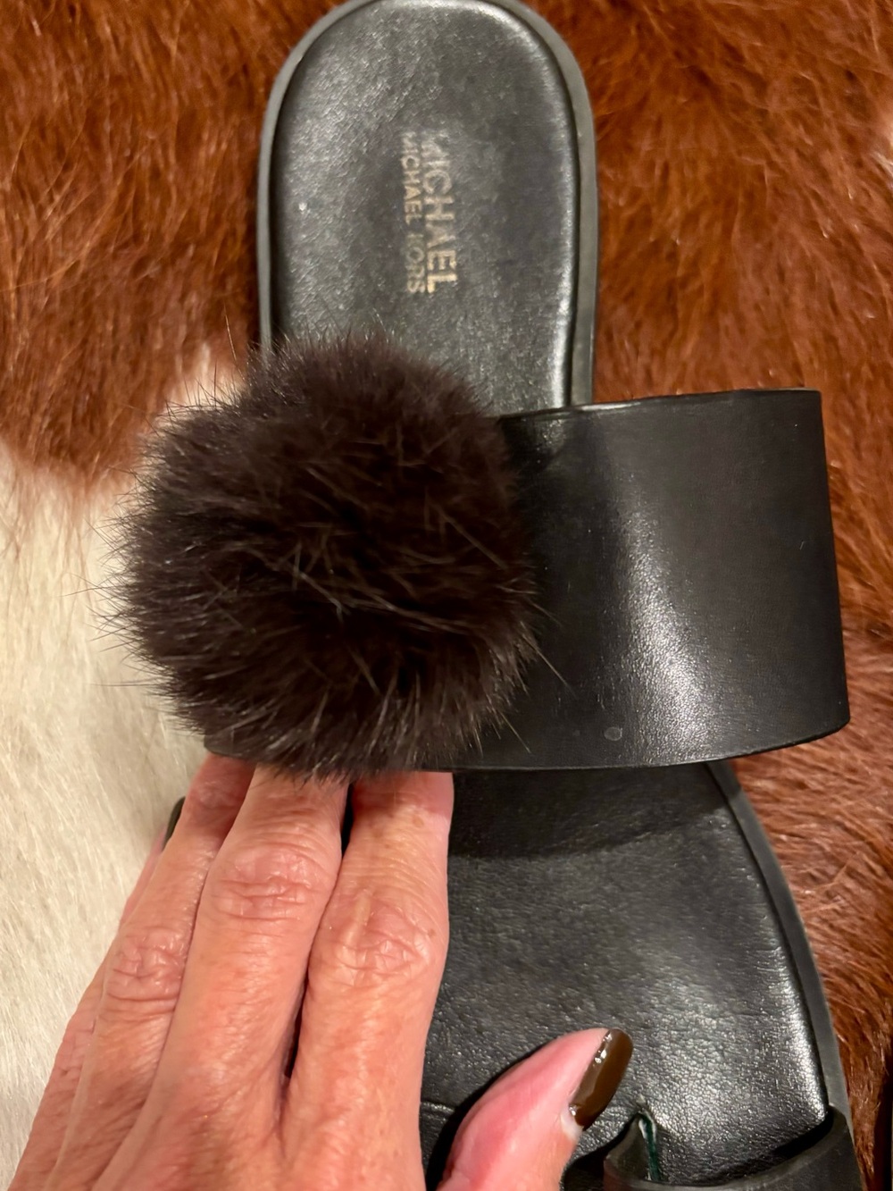 Michael Kors Brown Real Fur Pom Pom Toe Ring Slide Sandals - Picture 2 of 4